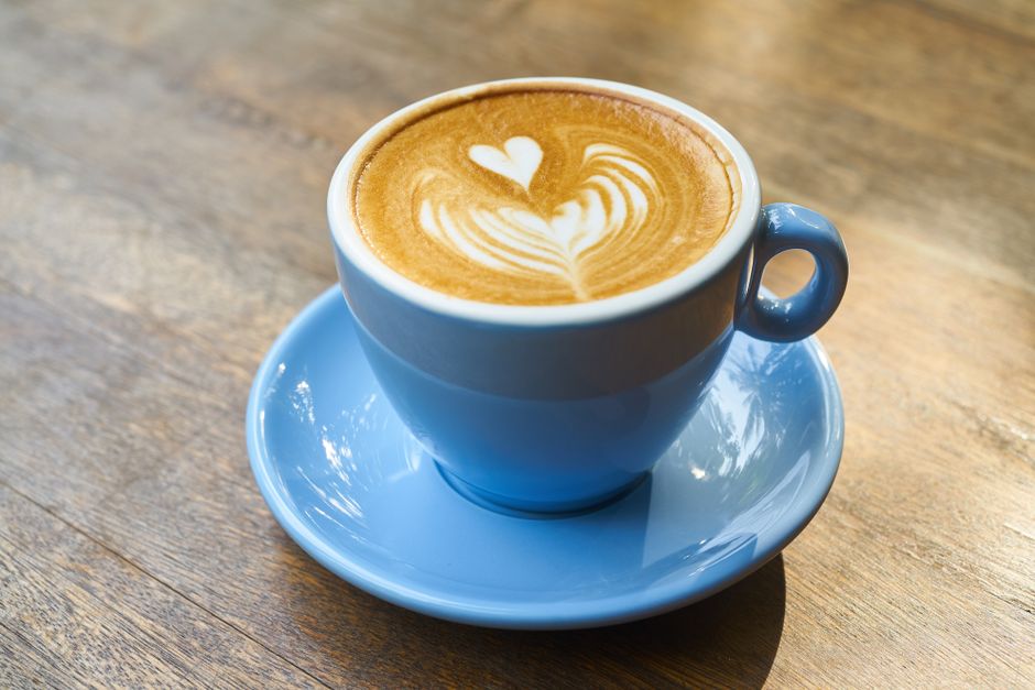 Cappuccino s mliečnou penou a kakaom