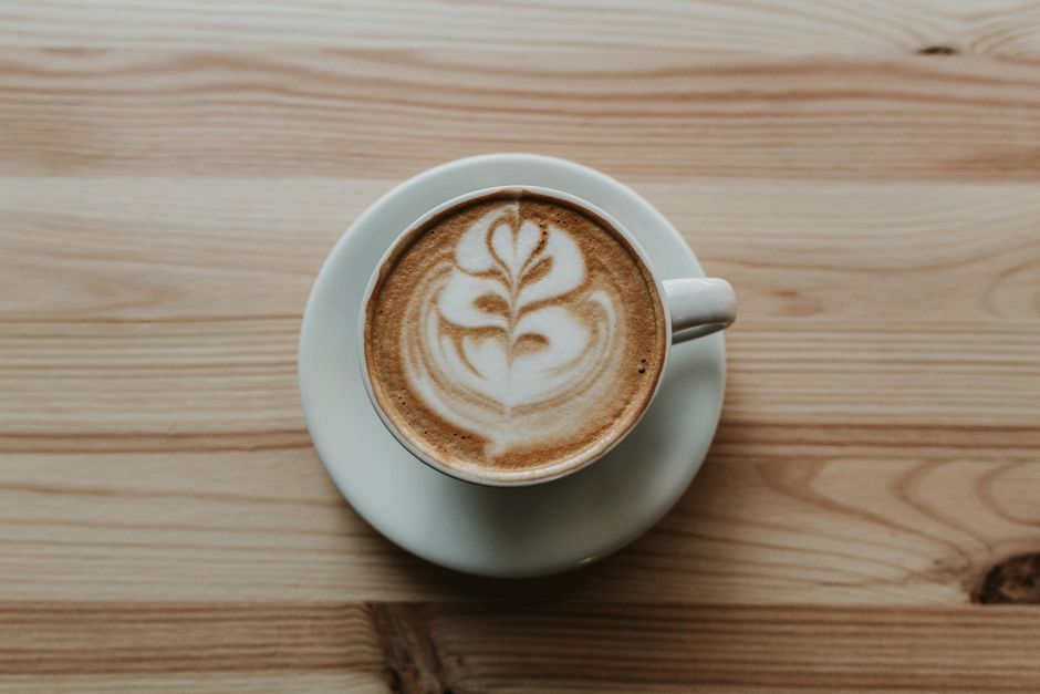 Flat white s hladkou mikropenou