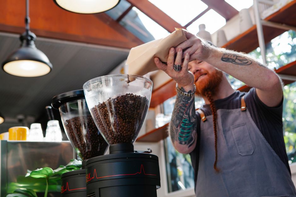 Portrét baristu Petra Nováka